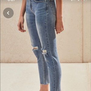 Super cute high waisted ripped mom jeans